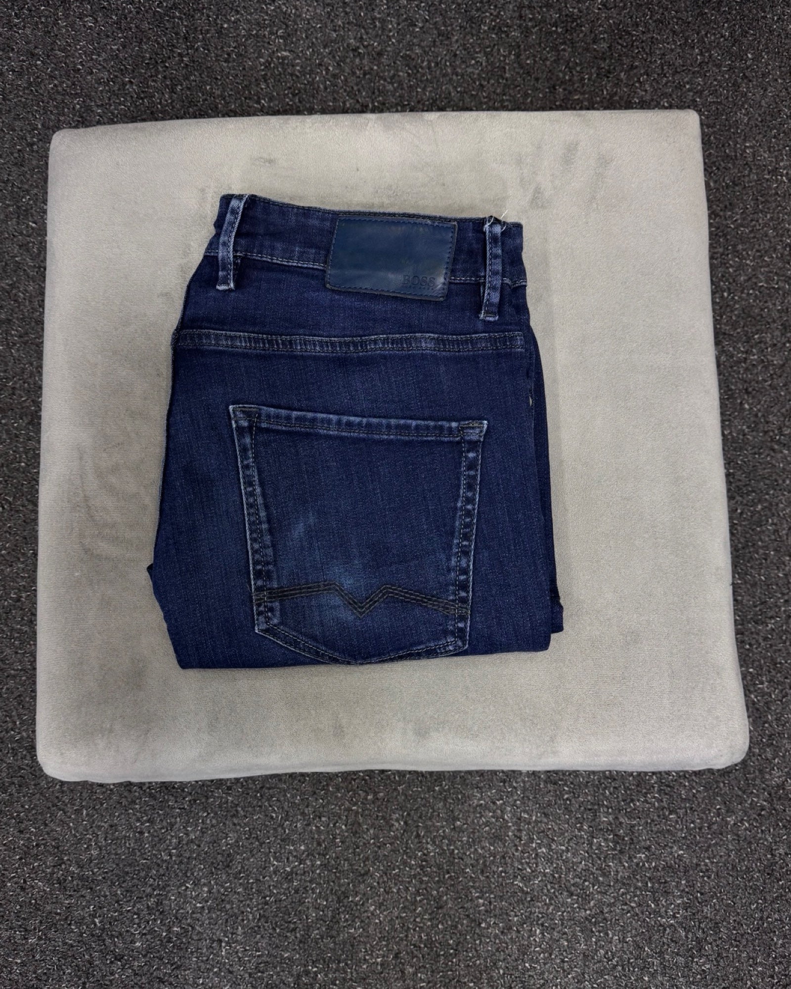 HUGO BOSS Regular w32l32