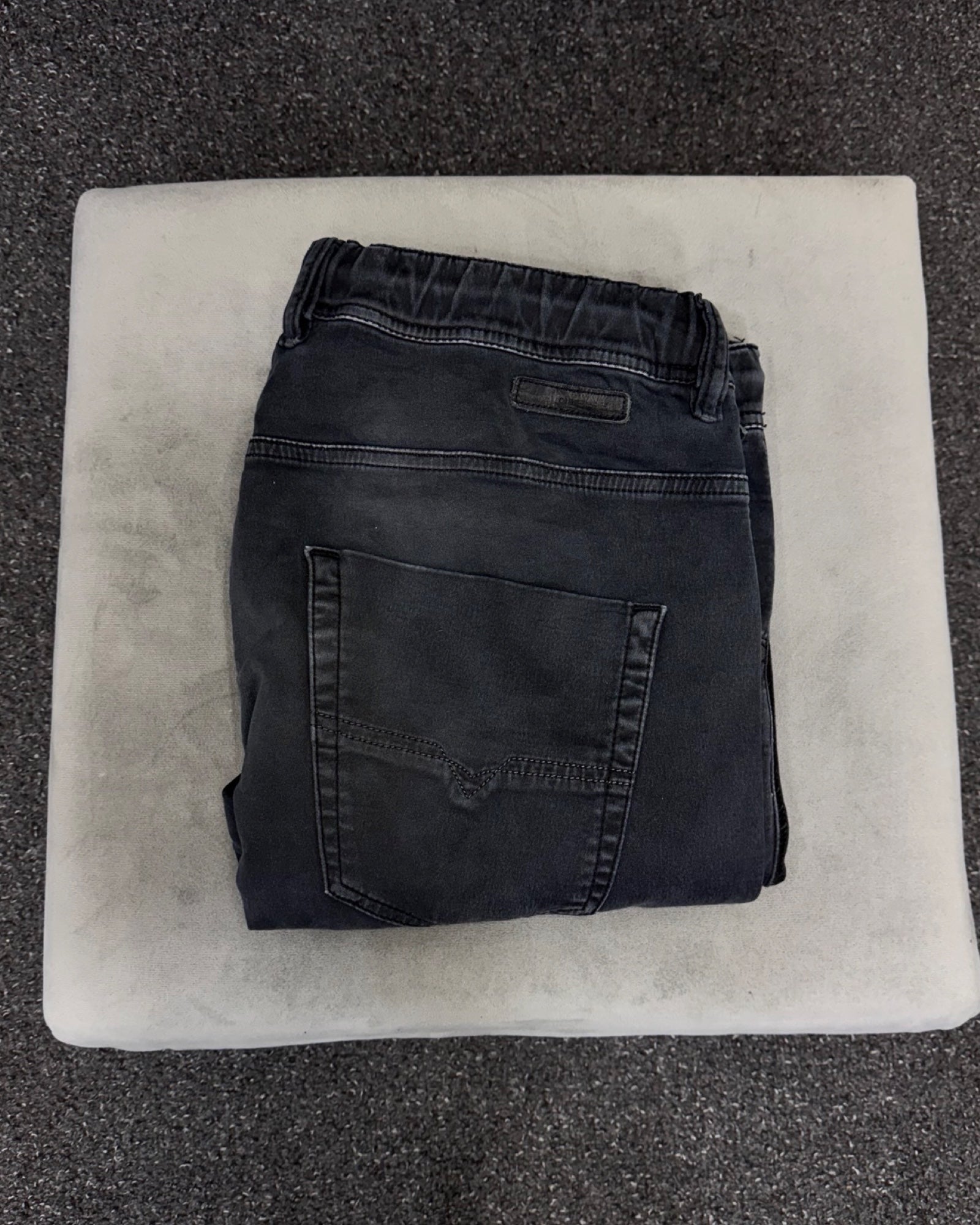 DIESEL INDUSTRY SLIM SKINNY W36L32