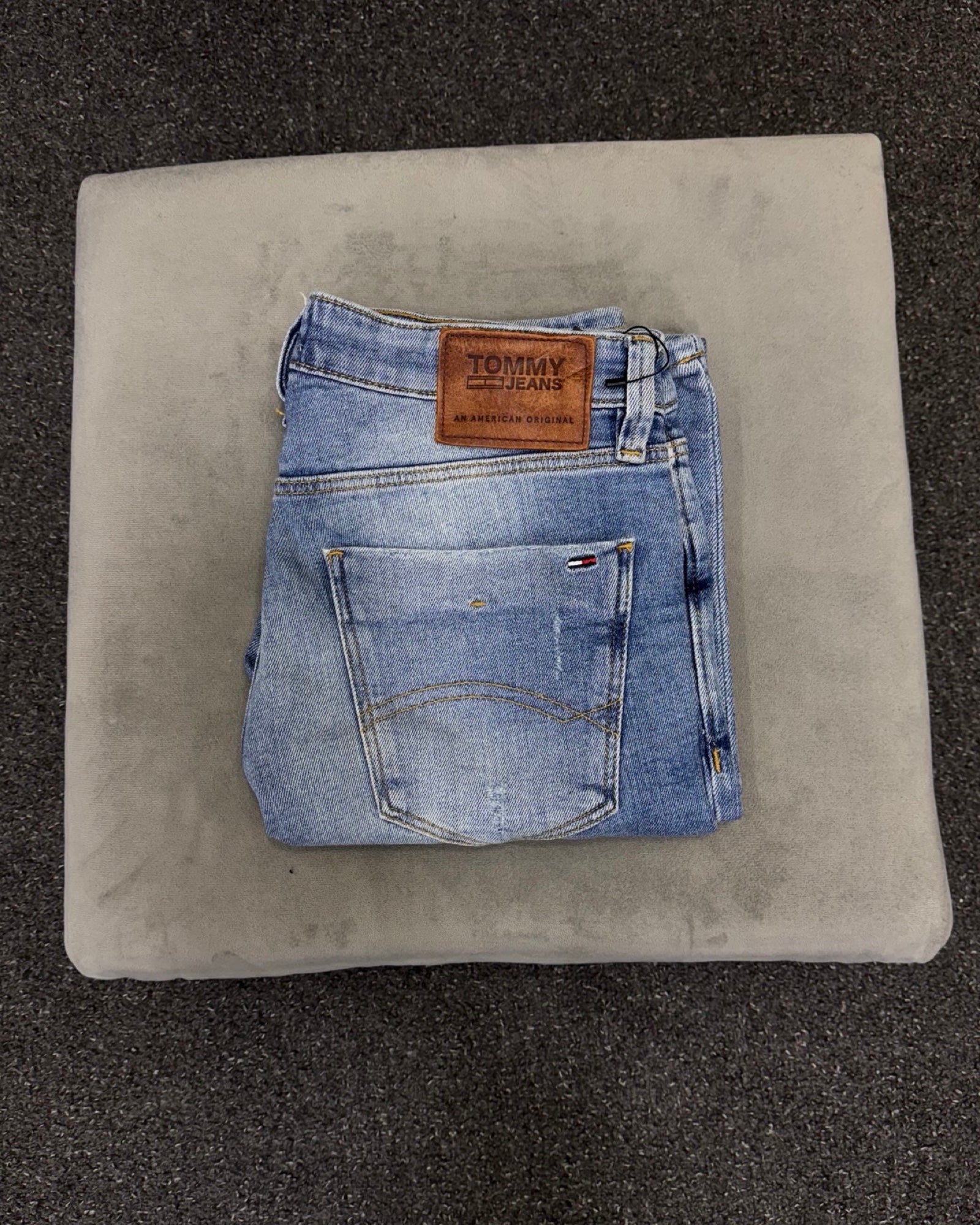 TOMMY HILFIGER Regular w30l32