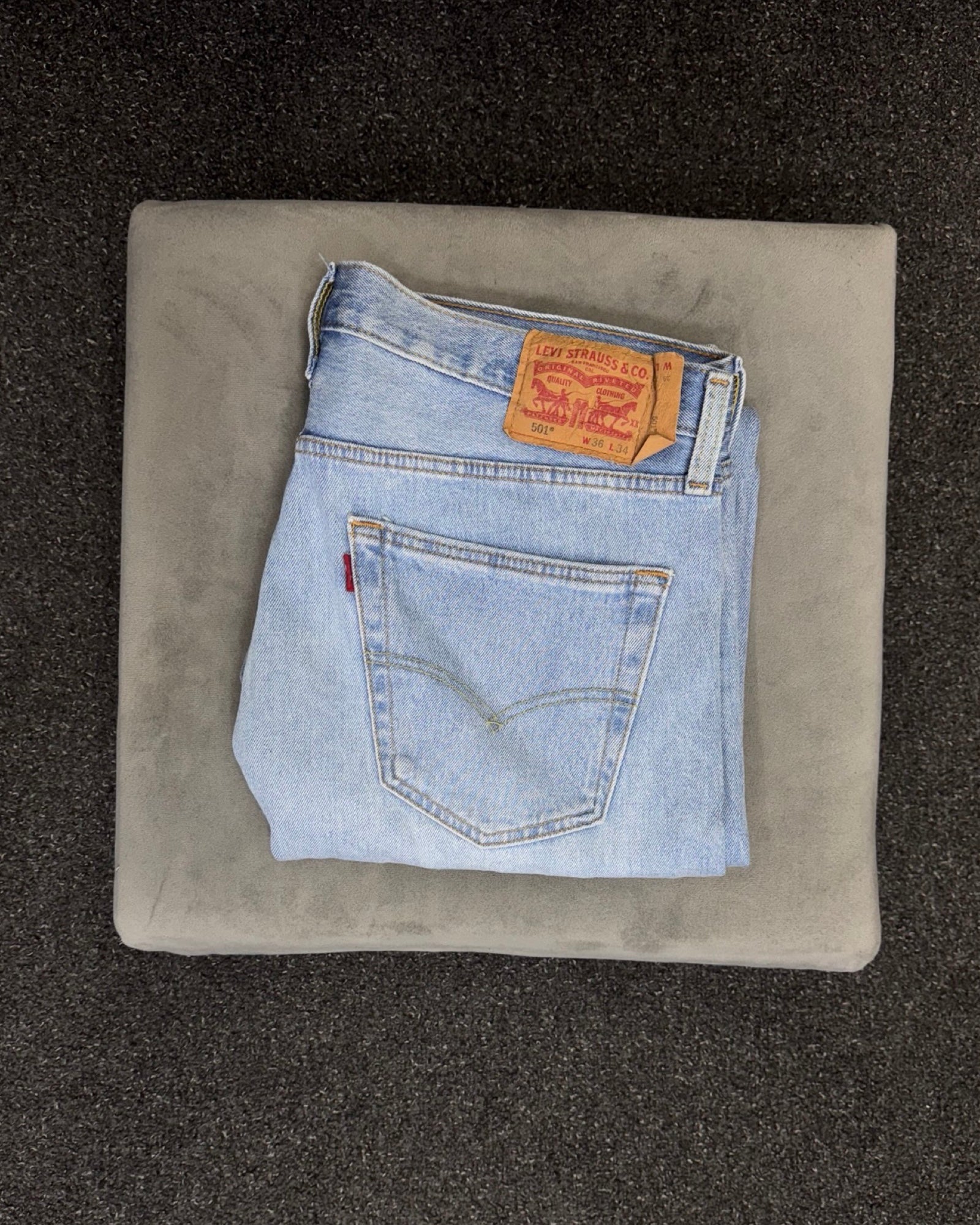 LEVI'S 501 w36l34