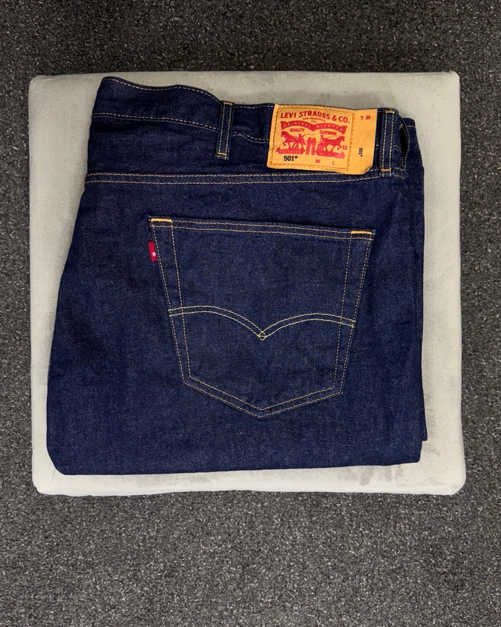 LEVI'S 501 w48l32