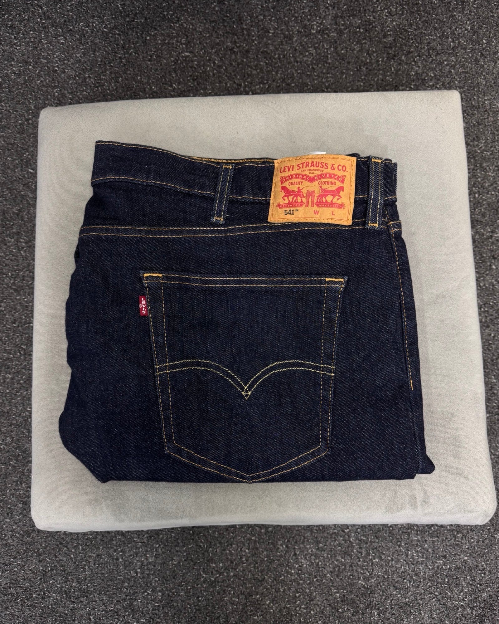LEVI'S 541 w46l32