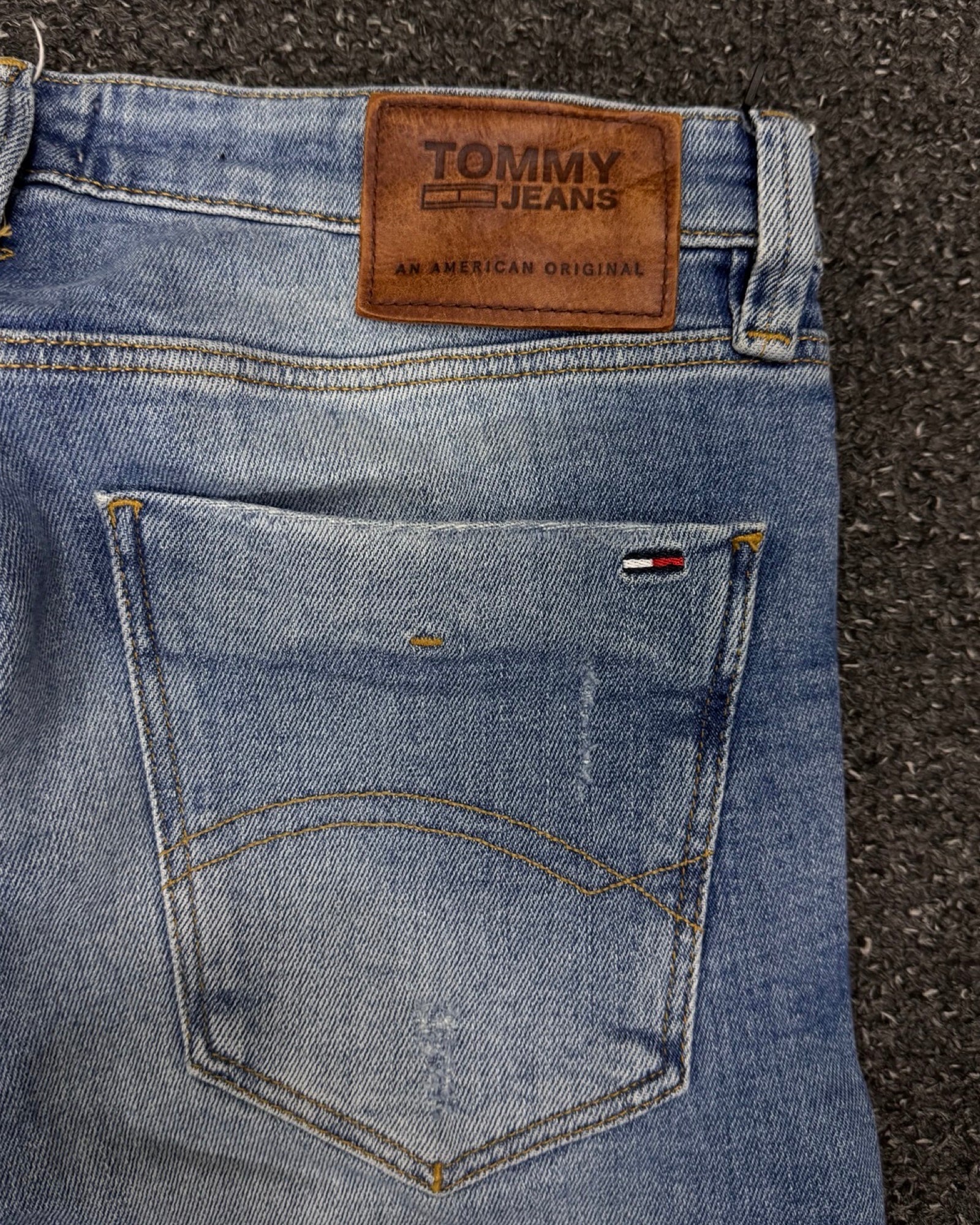 TOMMY HILFIGER Regular w30l32