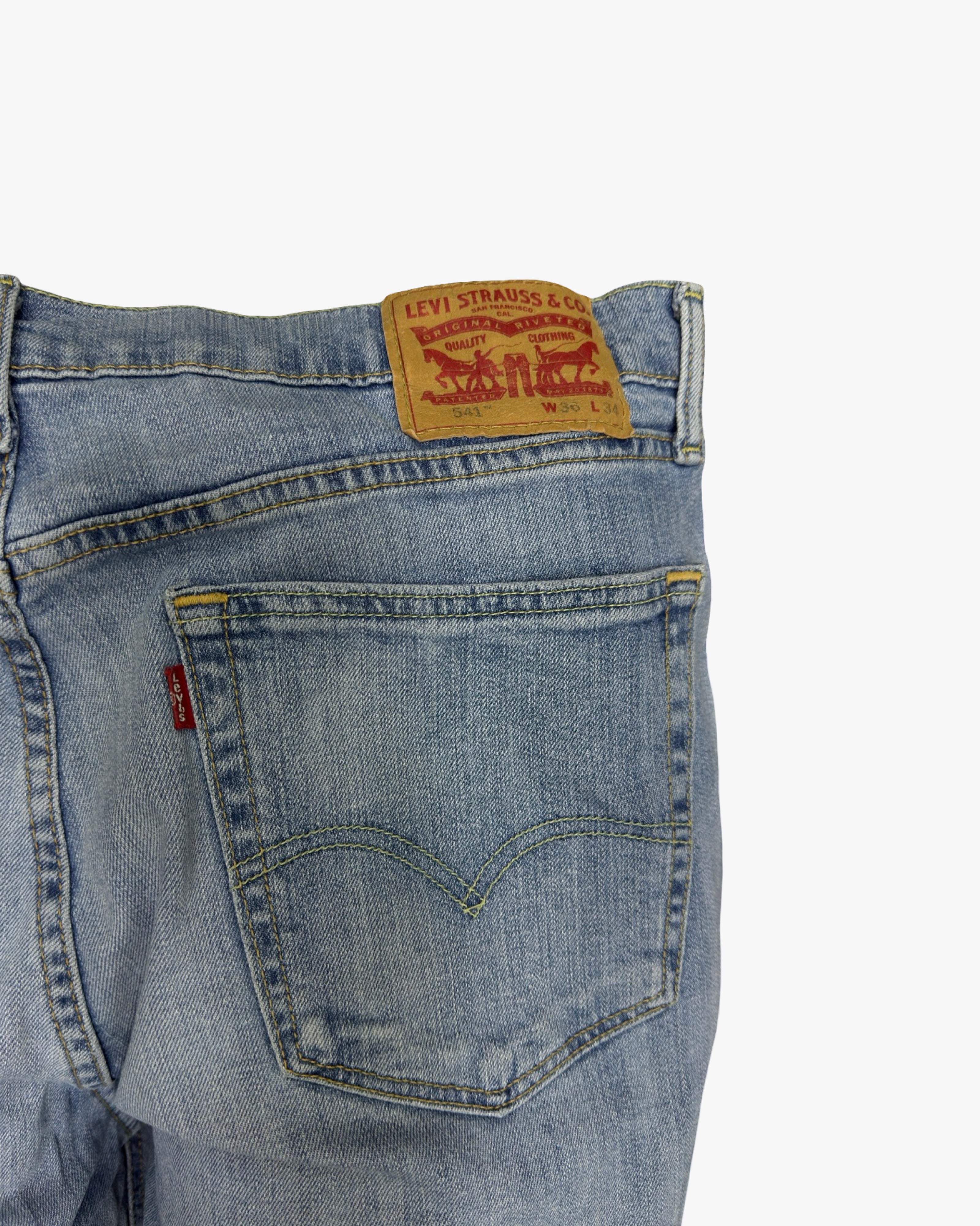 LEVI'S 541 w34l32