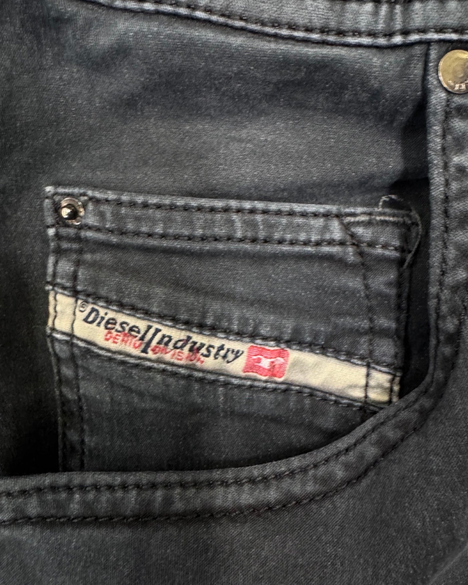 DIESEL INDUSTRY SLIM SKINNY W36L32