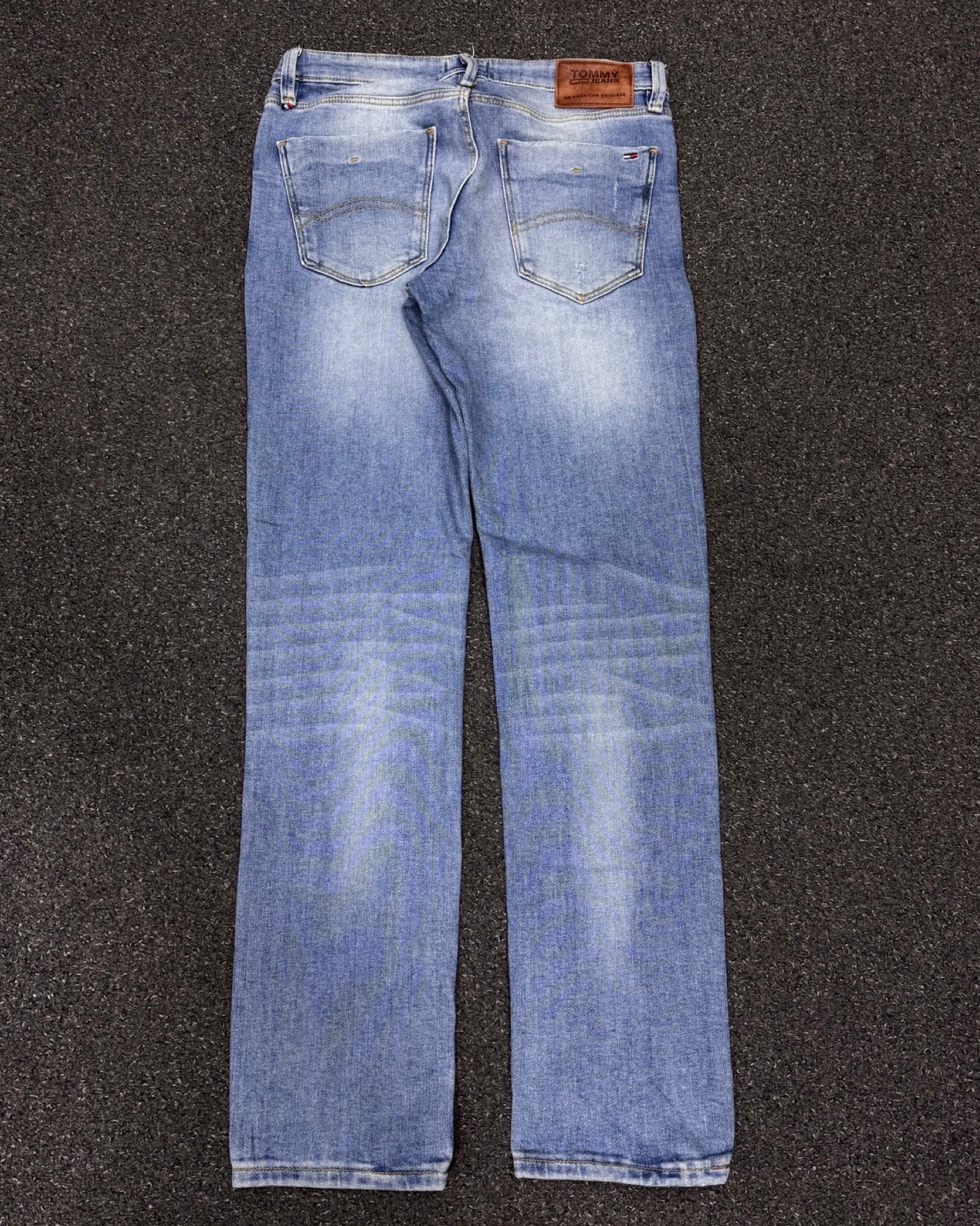 TOMMY HILFIGER Regular w30l32